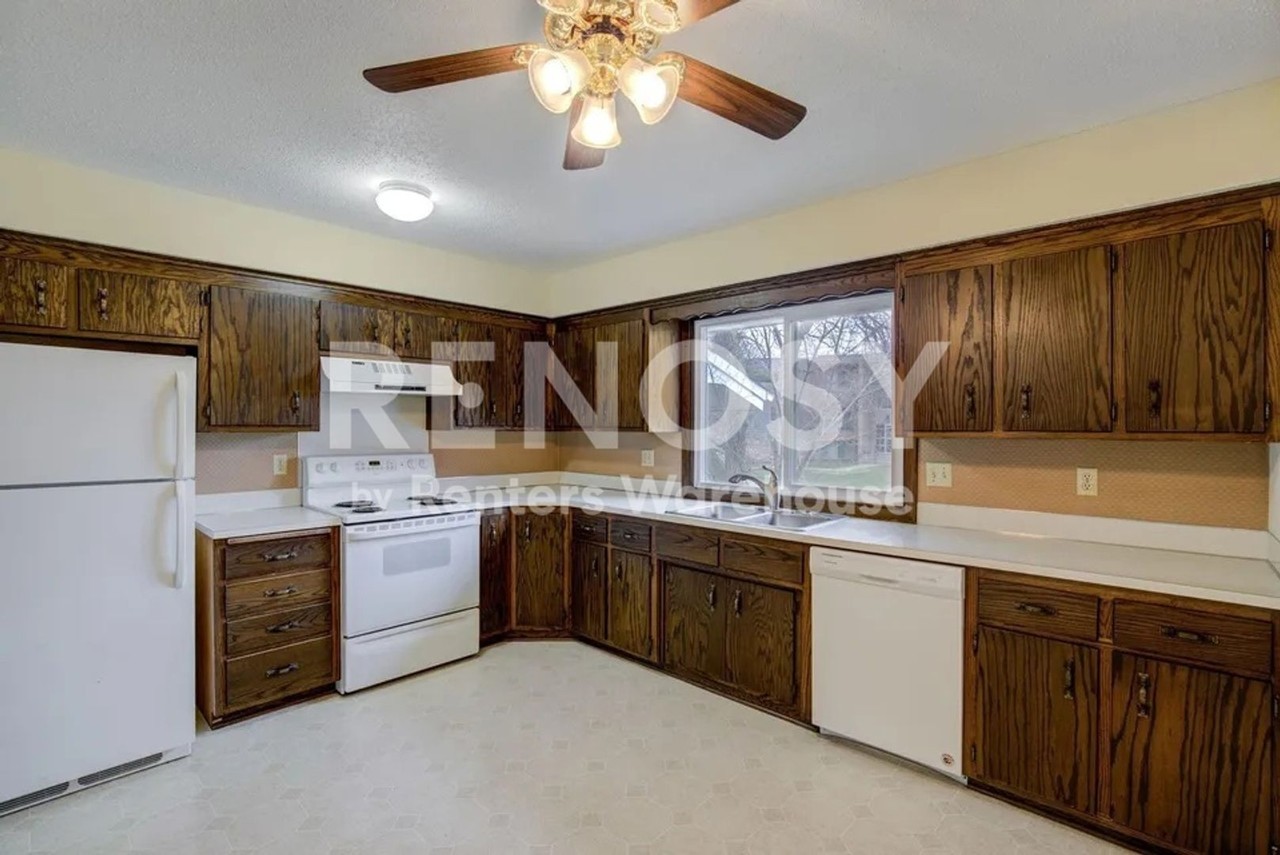 2280 26th Ave Nw - Photo 3 of 10