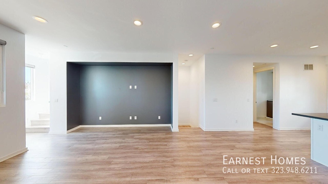 13139 Victory Blvd - Photo 5 of 24