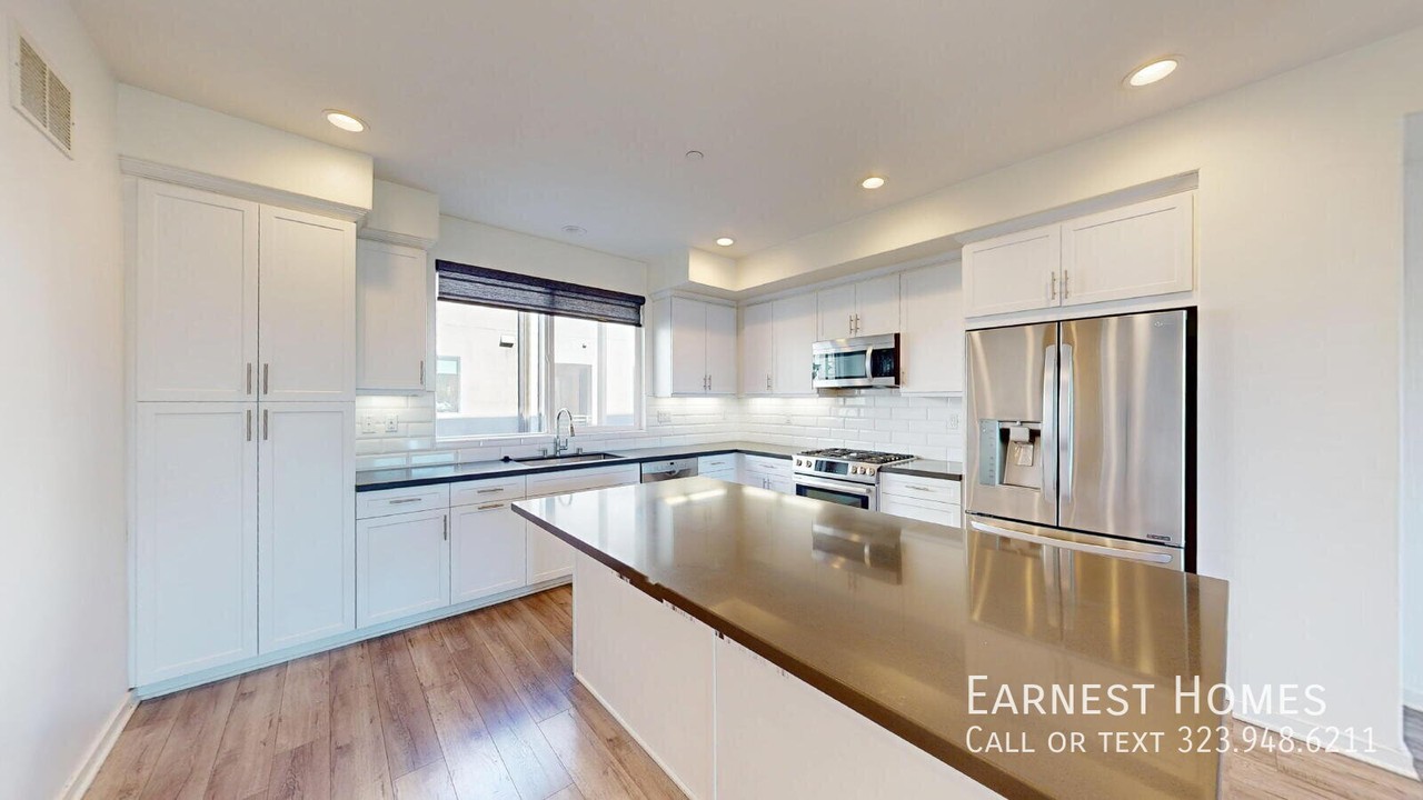 13139 Victory Blvd - Photo 6 of 24