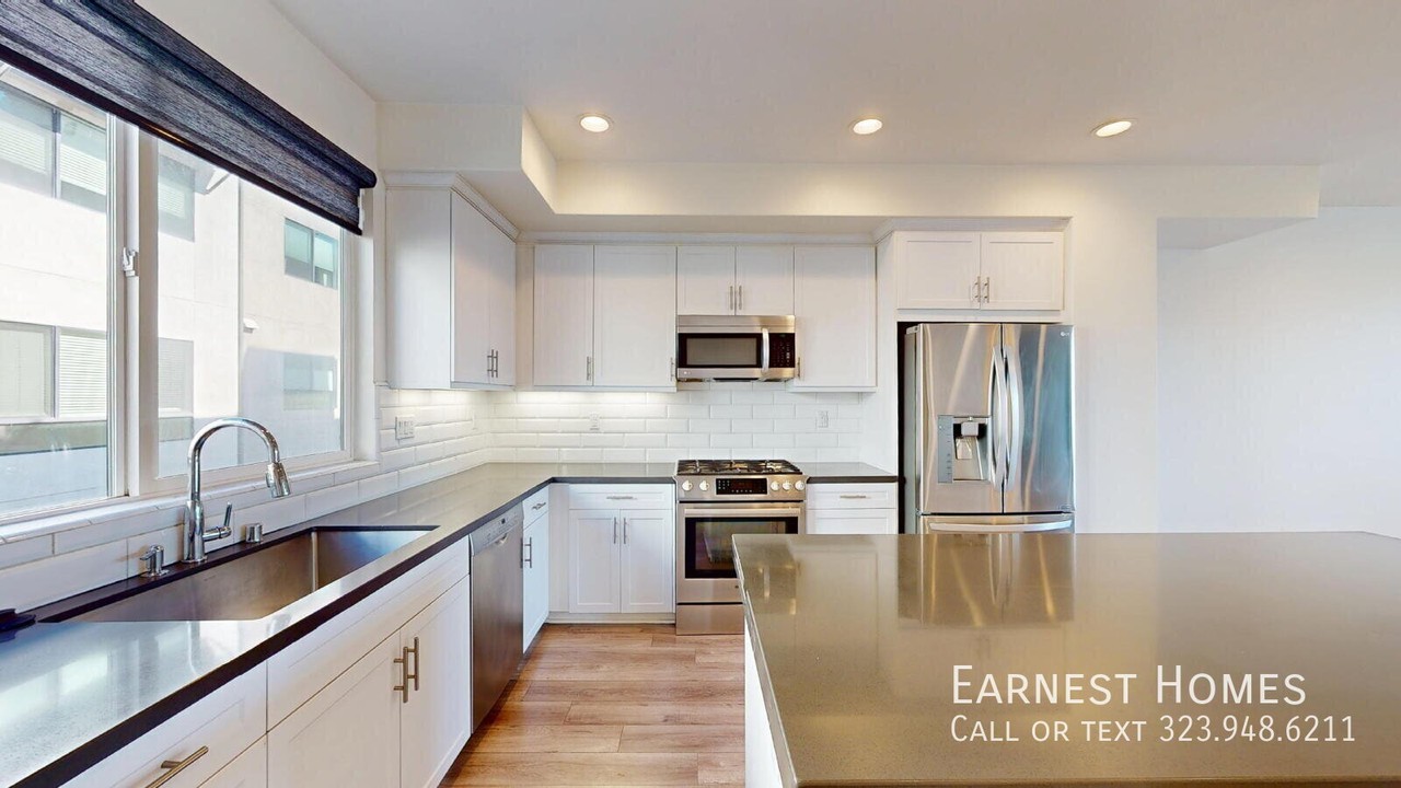 13139 Victory Blvd - Photo 7 of 24