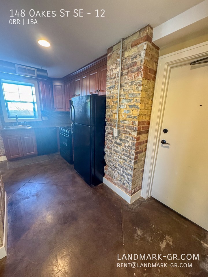 148 Oakes St Se #12 - Photo 3 of 17
