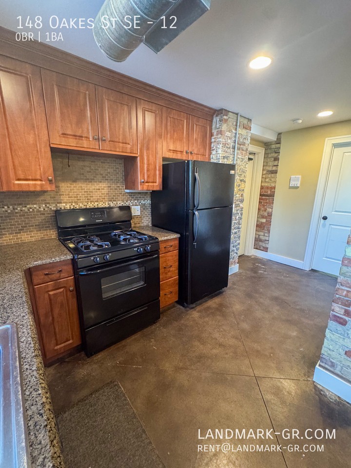 148 Oakes St Se #12 - Photo 4 of 17