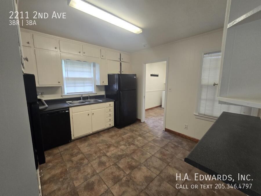 2211 2nd Ave - Photo 4 of 16