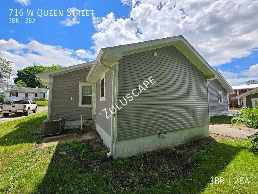 716 W Queen St - Photo 4 of 15