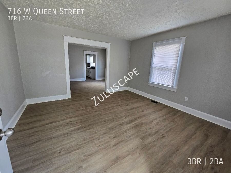 716 W Queen St - Photo 6 of 15