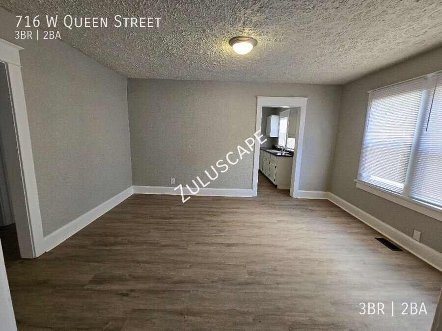 716 W Queen St - Photo 7 of 15