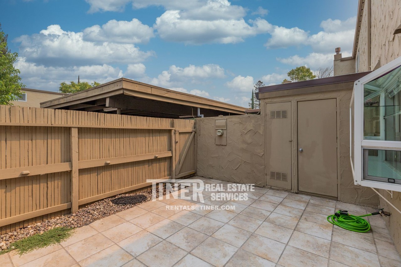 2452 Via Camino Ave - Photo 4 of 28