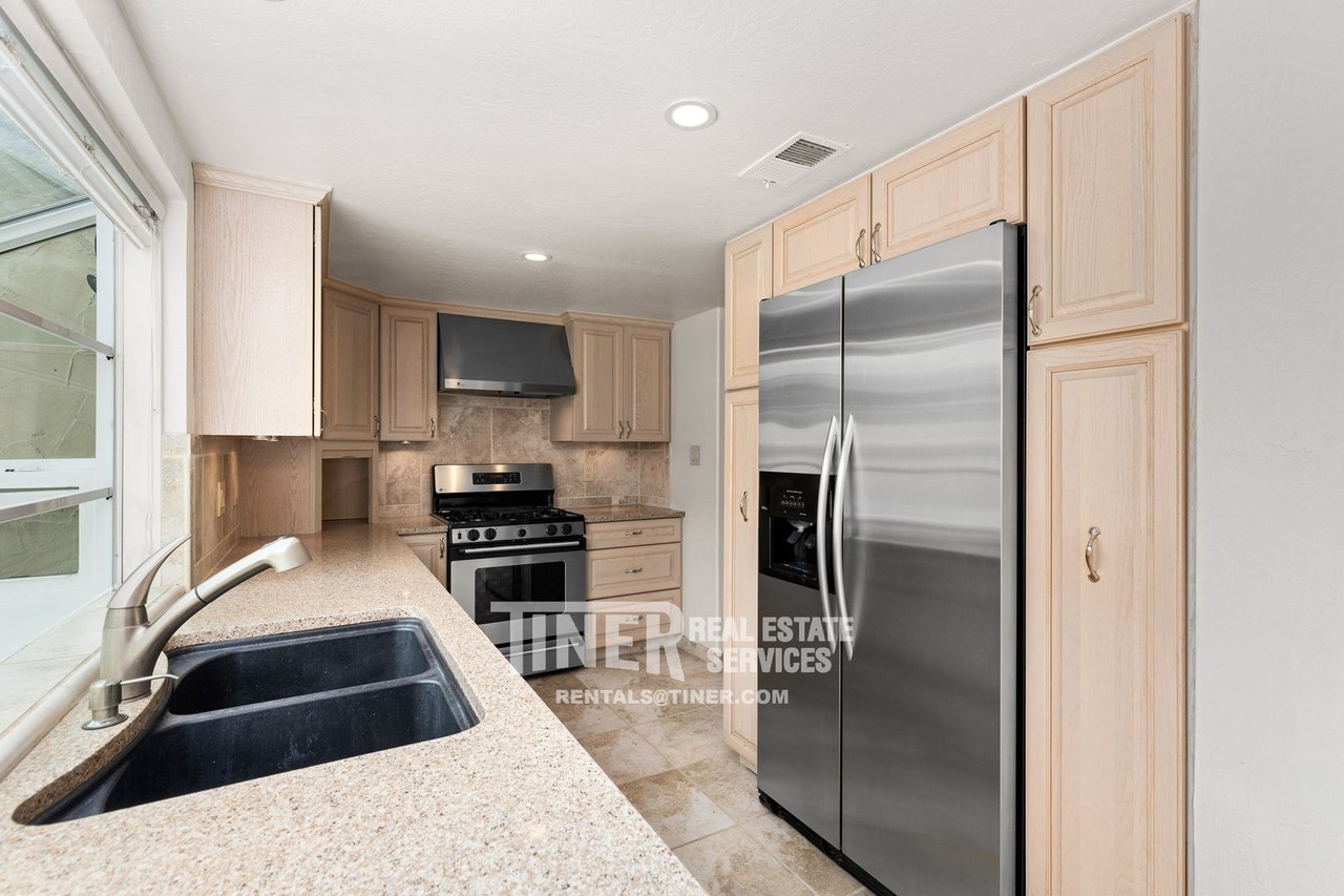 2452 Via Camino Ave - Photo 7 of 28