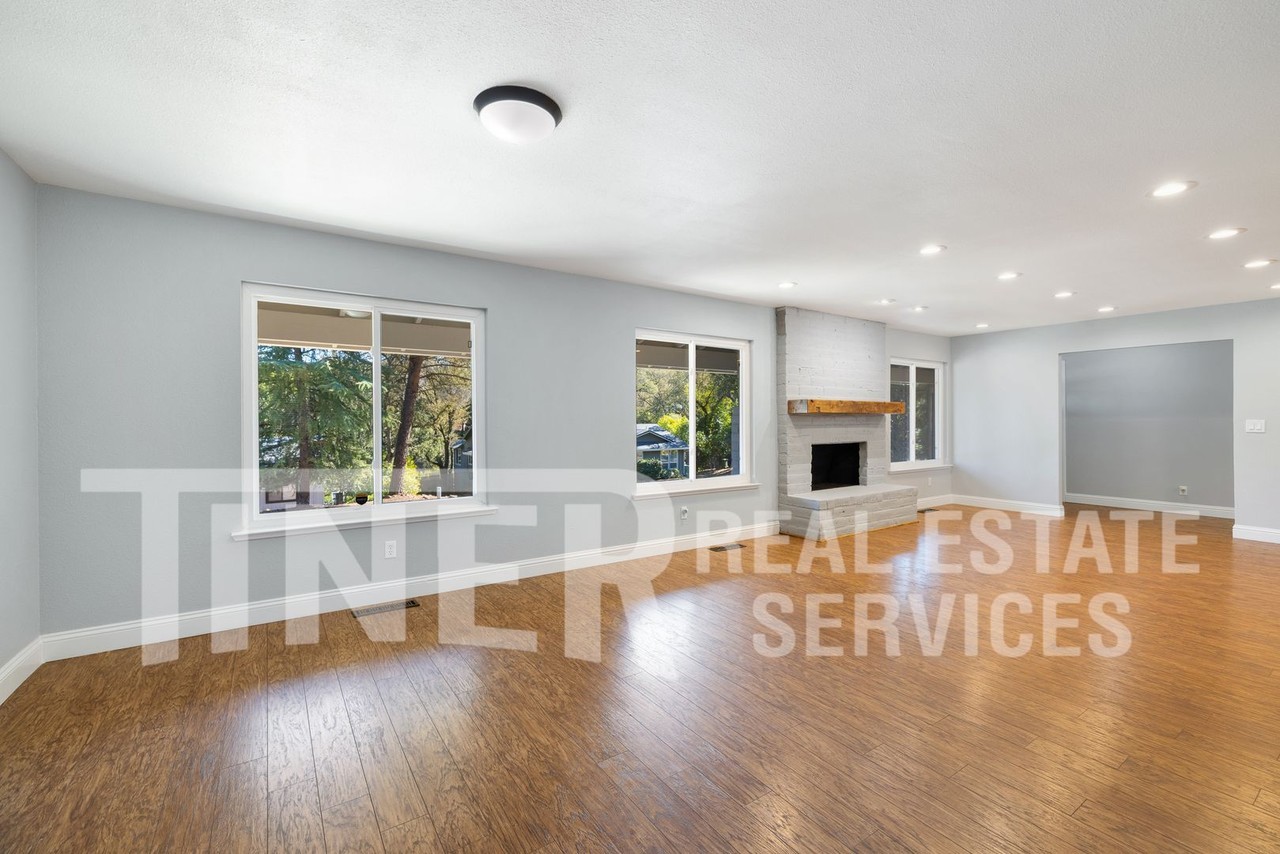 3134 Stanford Ln - Photo 2 of 29