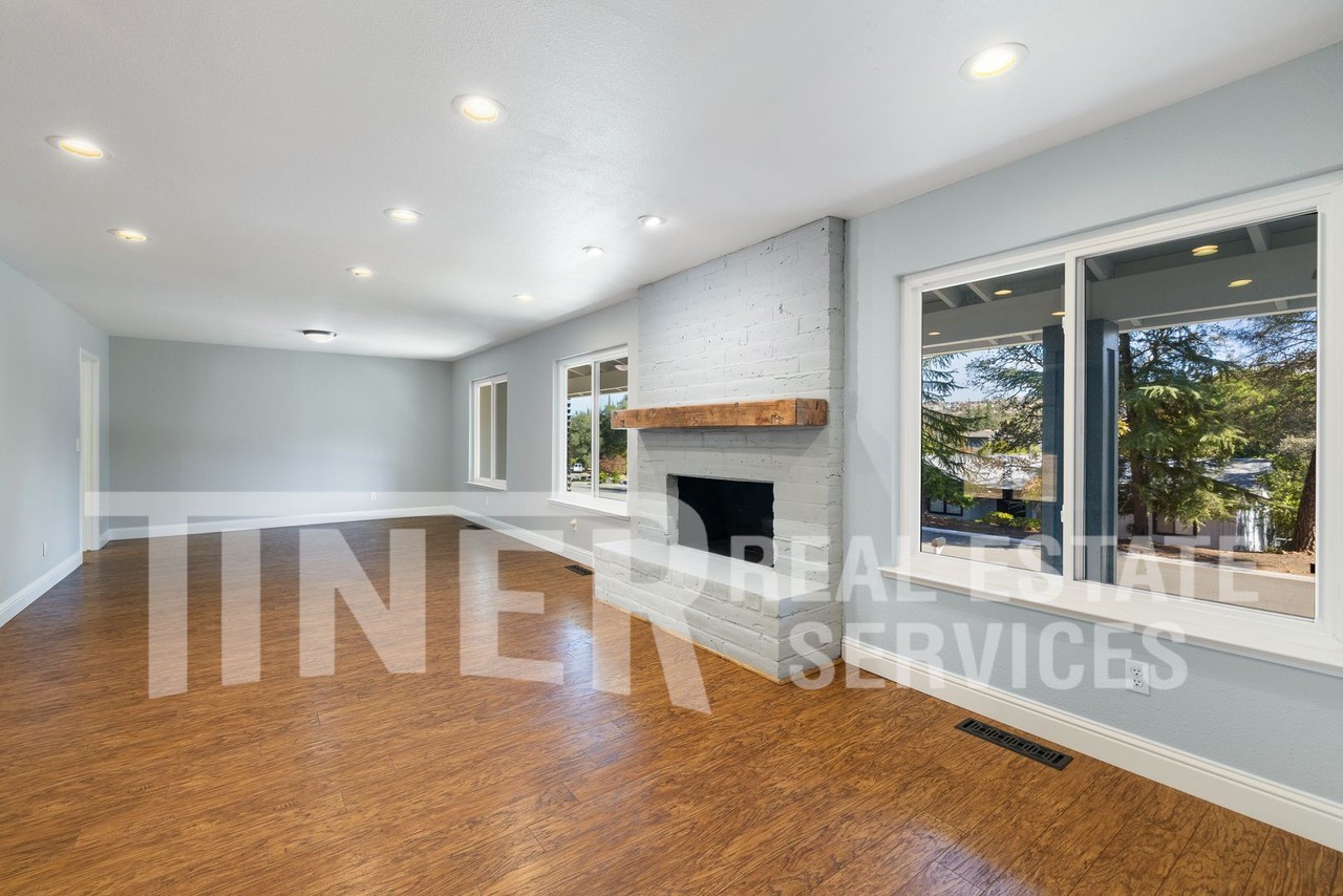 3134 Stanford Ln - Photo 3 of 29
