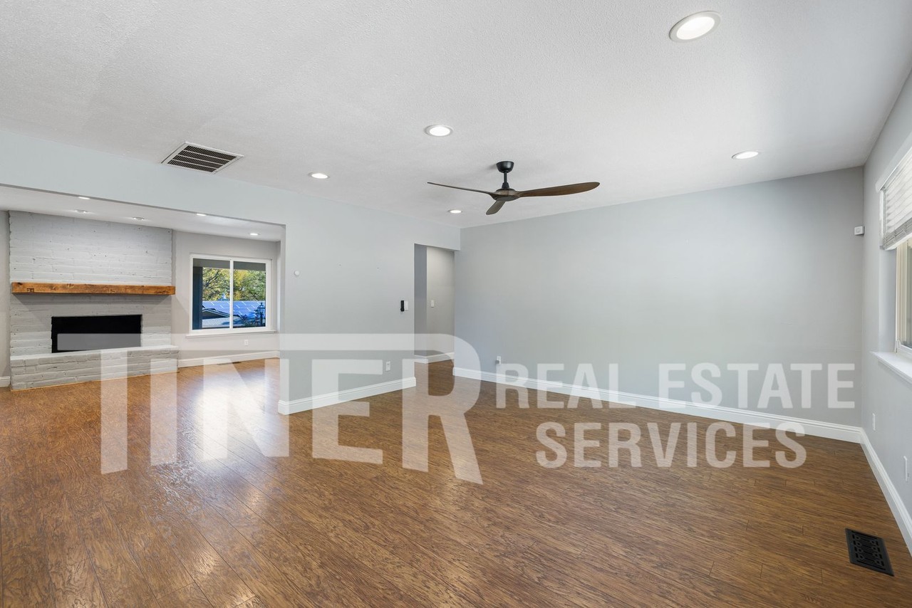 3134 Stanford Ln - Photo 4 of 29