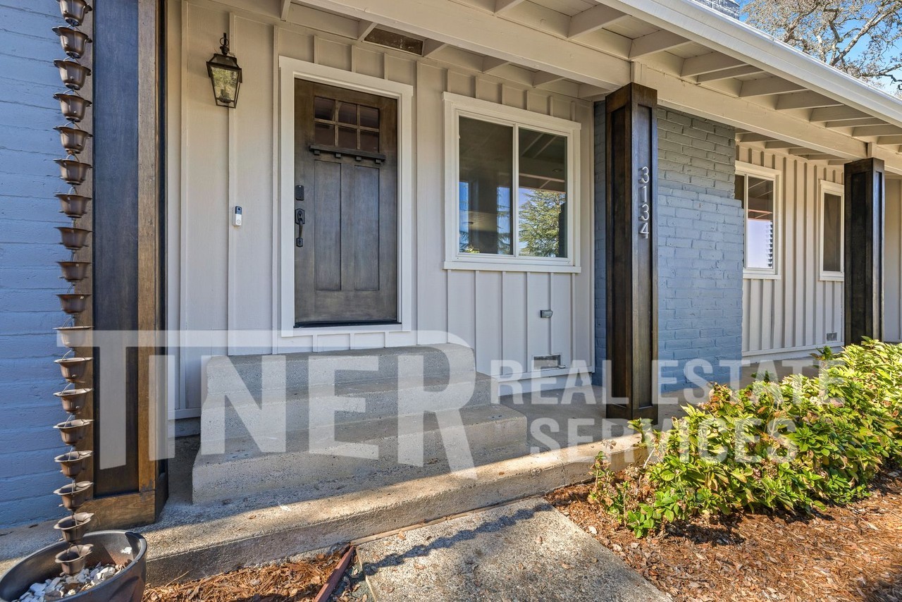 3134 Stanford Ln - Photo 6 of 29