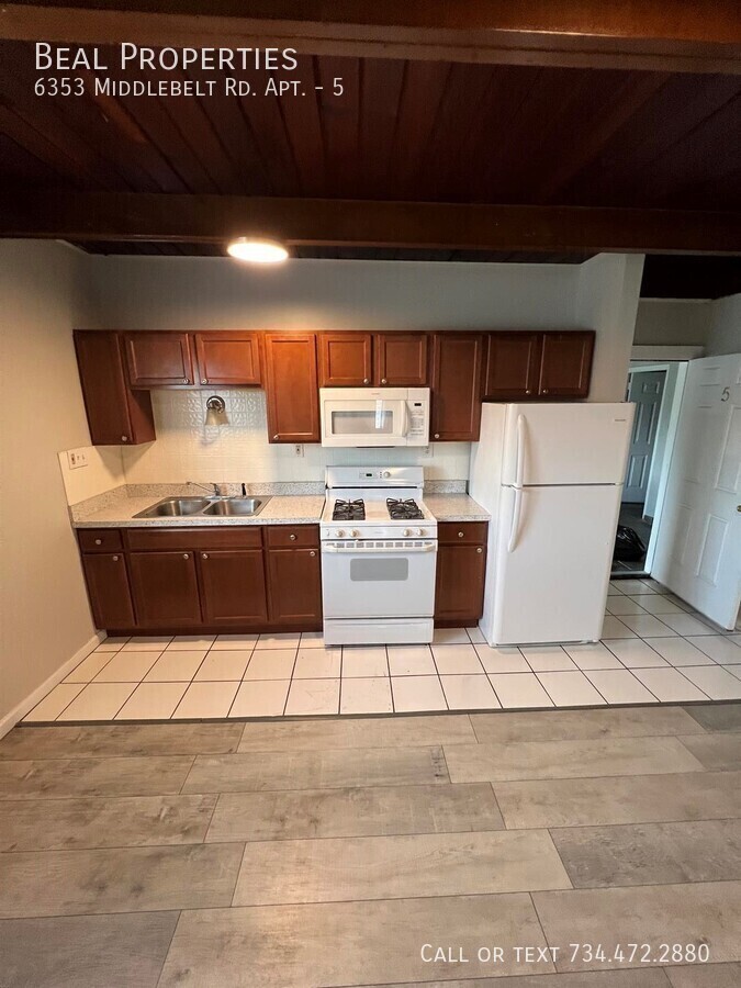 6353 Middlebelt Rd #5 - Photo 4 of 10