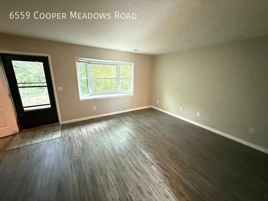 6559 Cooper Meadows Rd - Photo 6 of 16