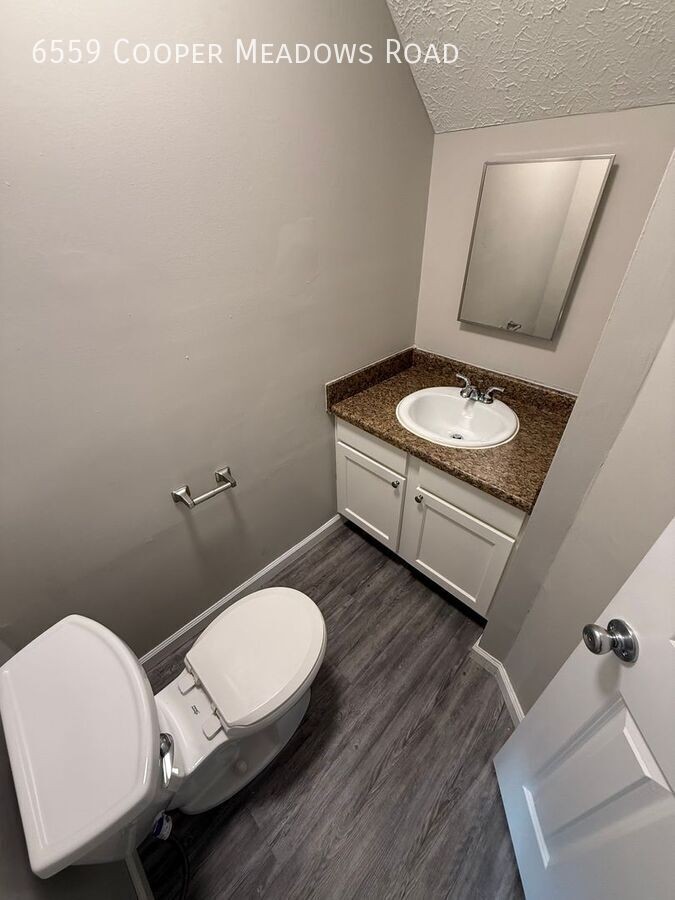 6559 Cooper Meadows Rd - Photo 7 of 16