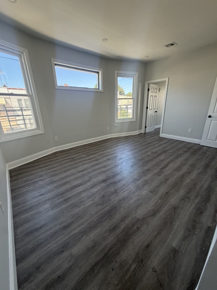 61 Warner Ave #2 - Photo 4 of 9