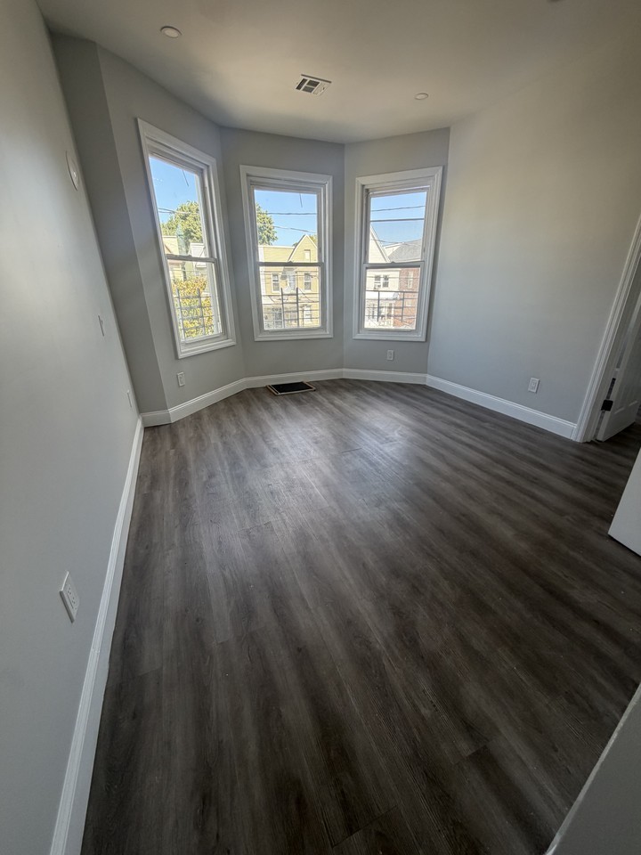 61 Warner Ave #2 - Photo 5 of 9