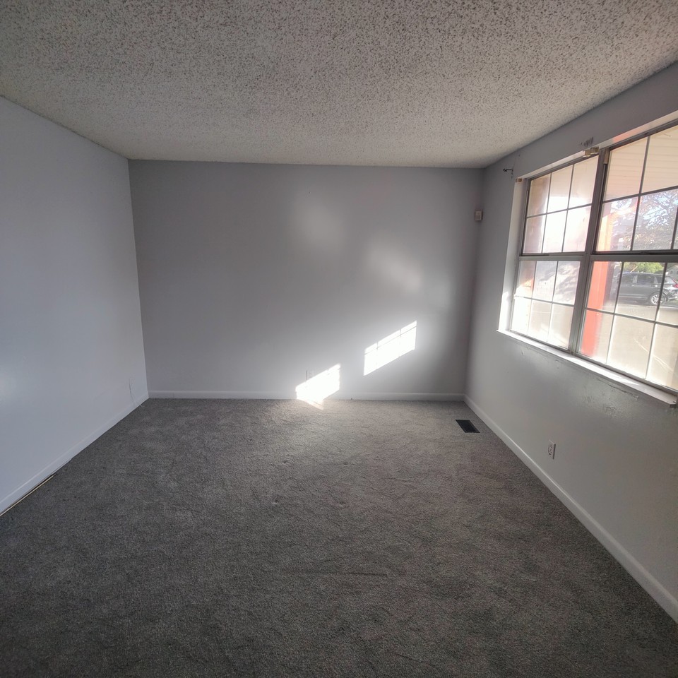121 Apollo Ct W #NA - Photo 6 of 14