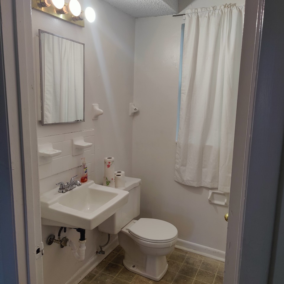 121 Apollo Ct W #NA - Photo 7 of 14