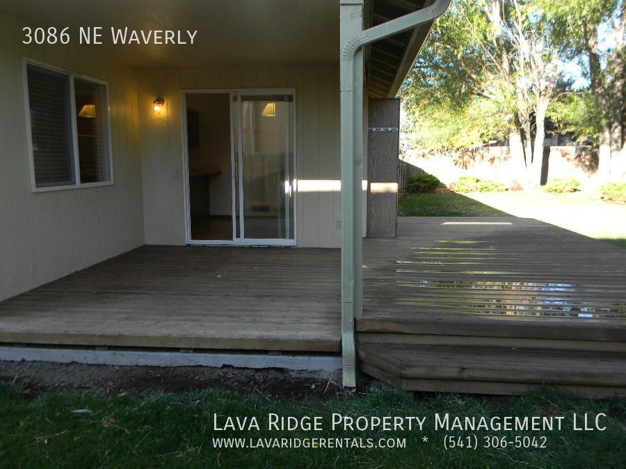 3086 Ne Waverly Ct - Photo 4 of 47