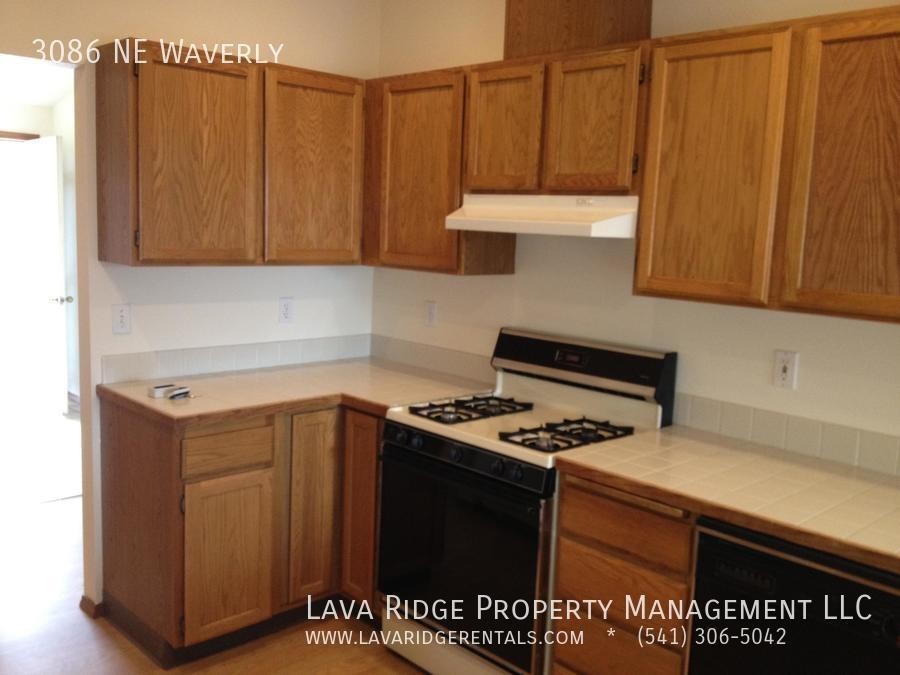 3086 Ne Waverly Ct - Photo 5 of 47