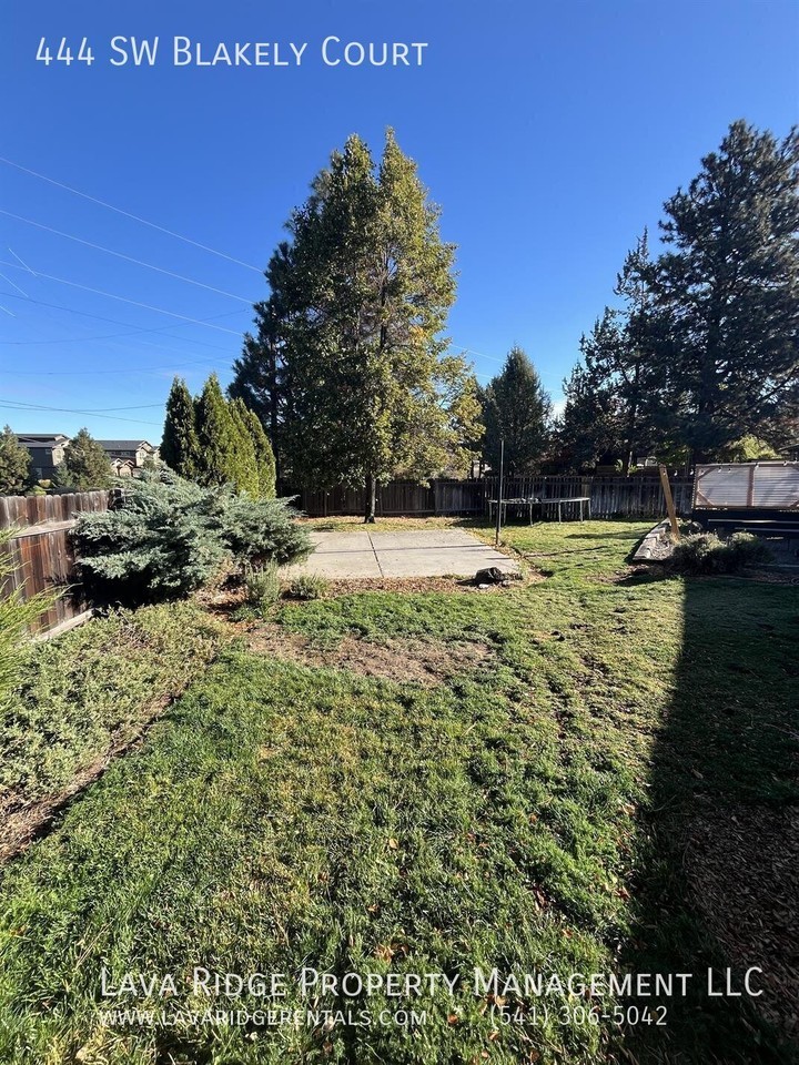 444 Sw Blakely Ct - Photo 3 of 4