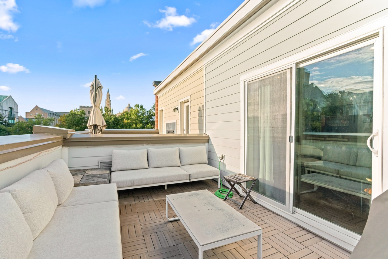 580 Regent Pl Ne #NA - Photo 2 of 41