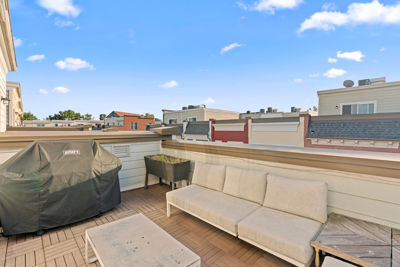 580 Regent Pl Ne #NA - Photo 3 of 41