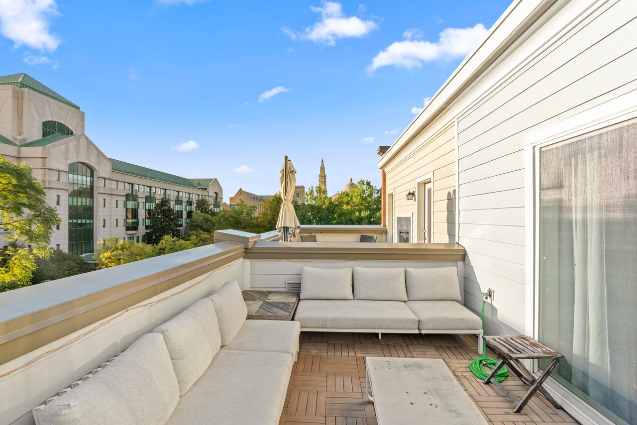580 Regent Pl Ne #NA - Photo 4 of 41