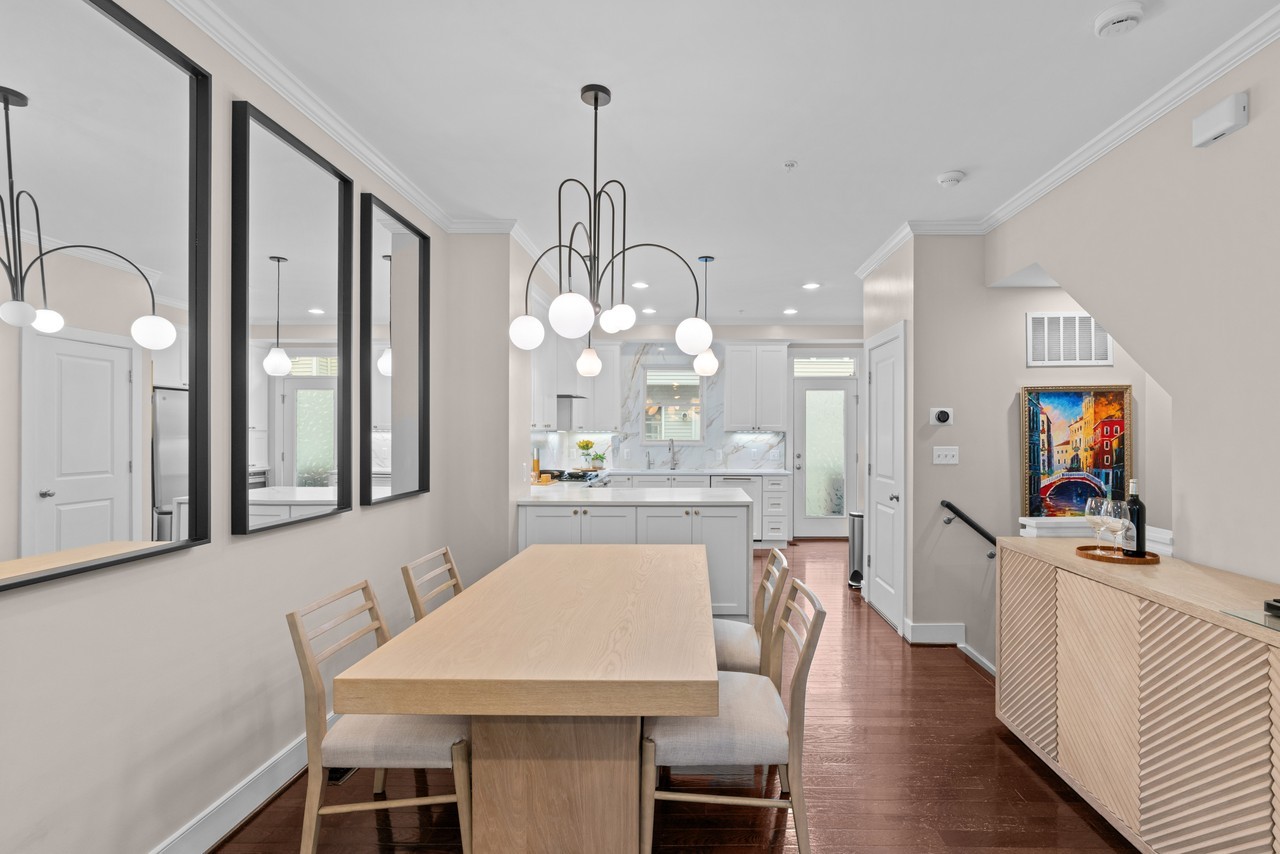 580 Regent Pl Ne #NA - Photo 5 of 41