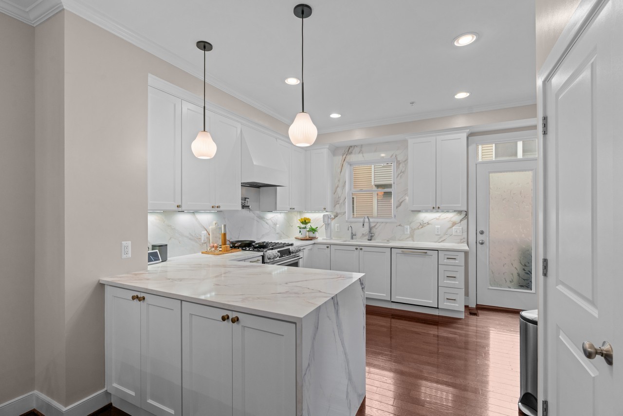 580 Regent Pl Ne #NA - Photo 6 of 41