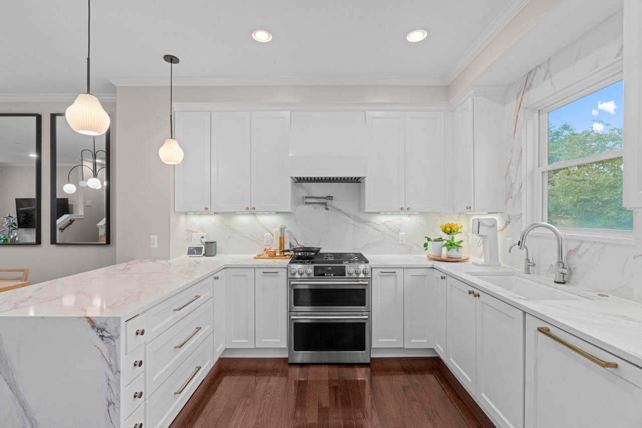 580 Regent Pl Ne #NA - Photo 7 of 41