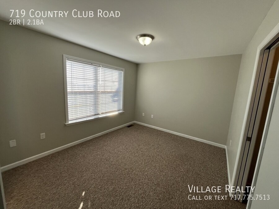 719 Country Club Rd - Photo 4 of 50