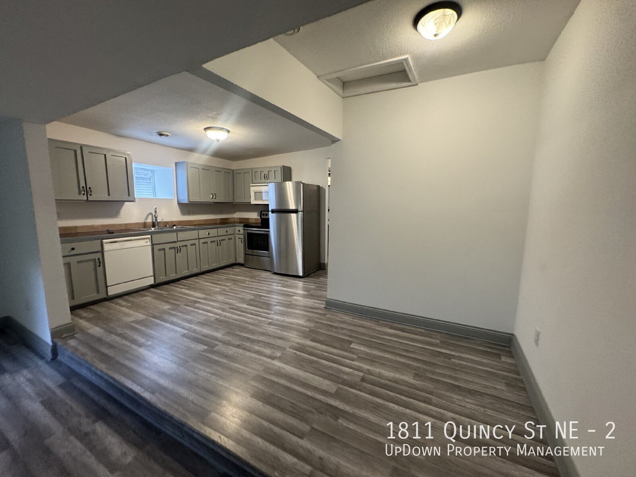 1811 Quincy St Ne #2 - Photo 3 of 16