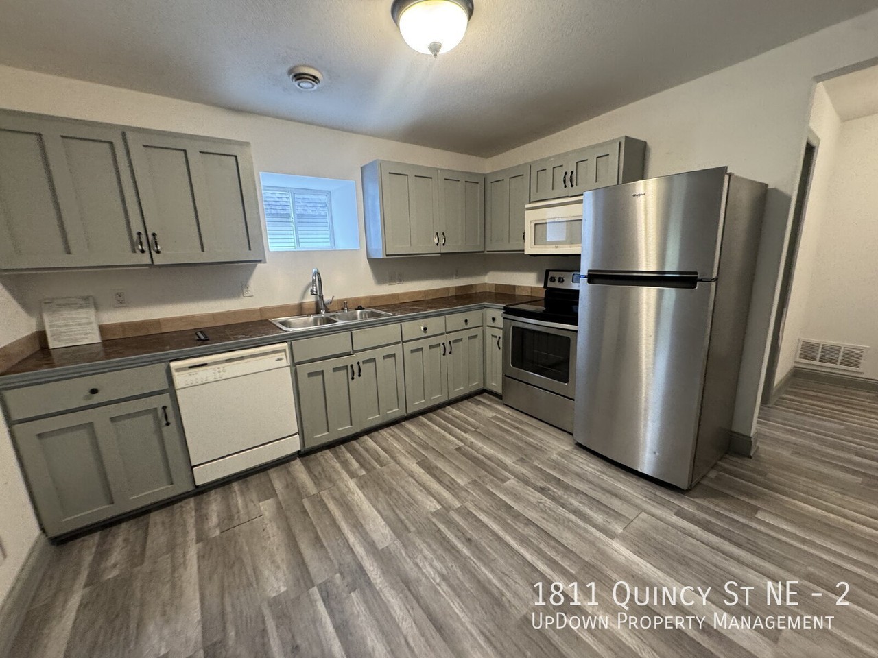 1811 Quincy St Ne #2 - Photo 4 of 16
