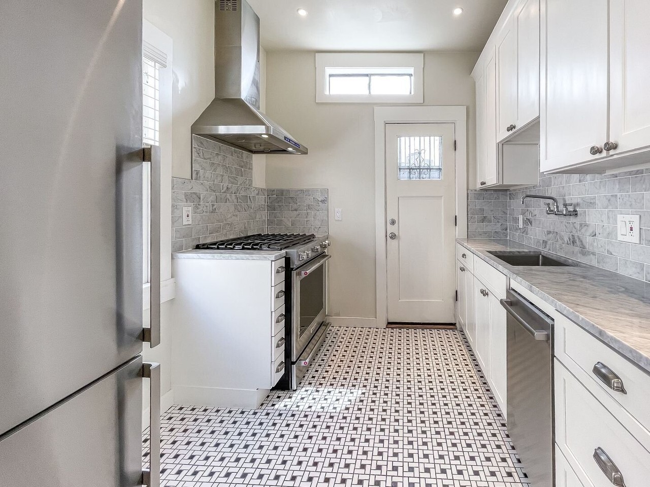 333 Park View Ter #11 - Photo 4 of 18