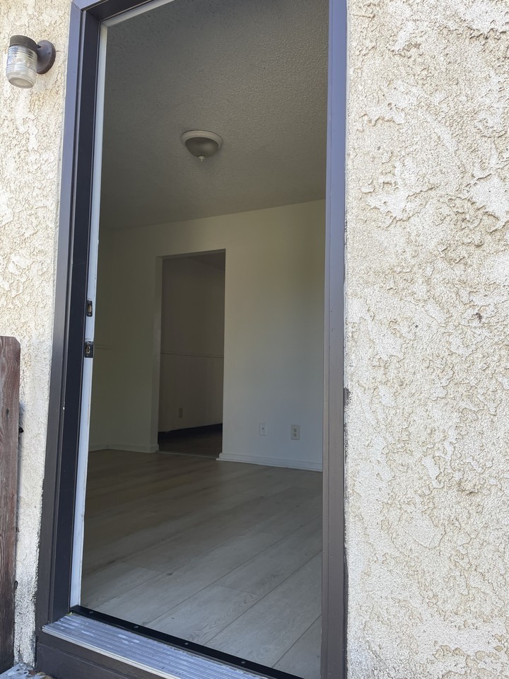 424 Ponoma St #428 - Photo 2 of 9