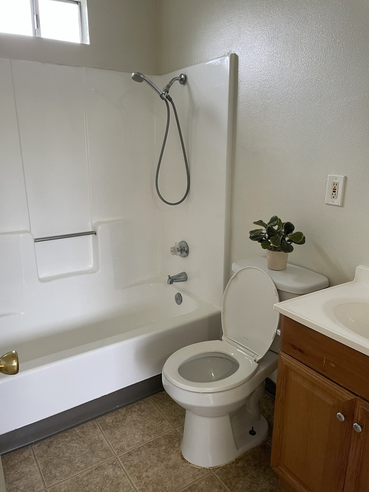 424 Ponoma St #428 - Photo 7 of 9