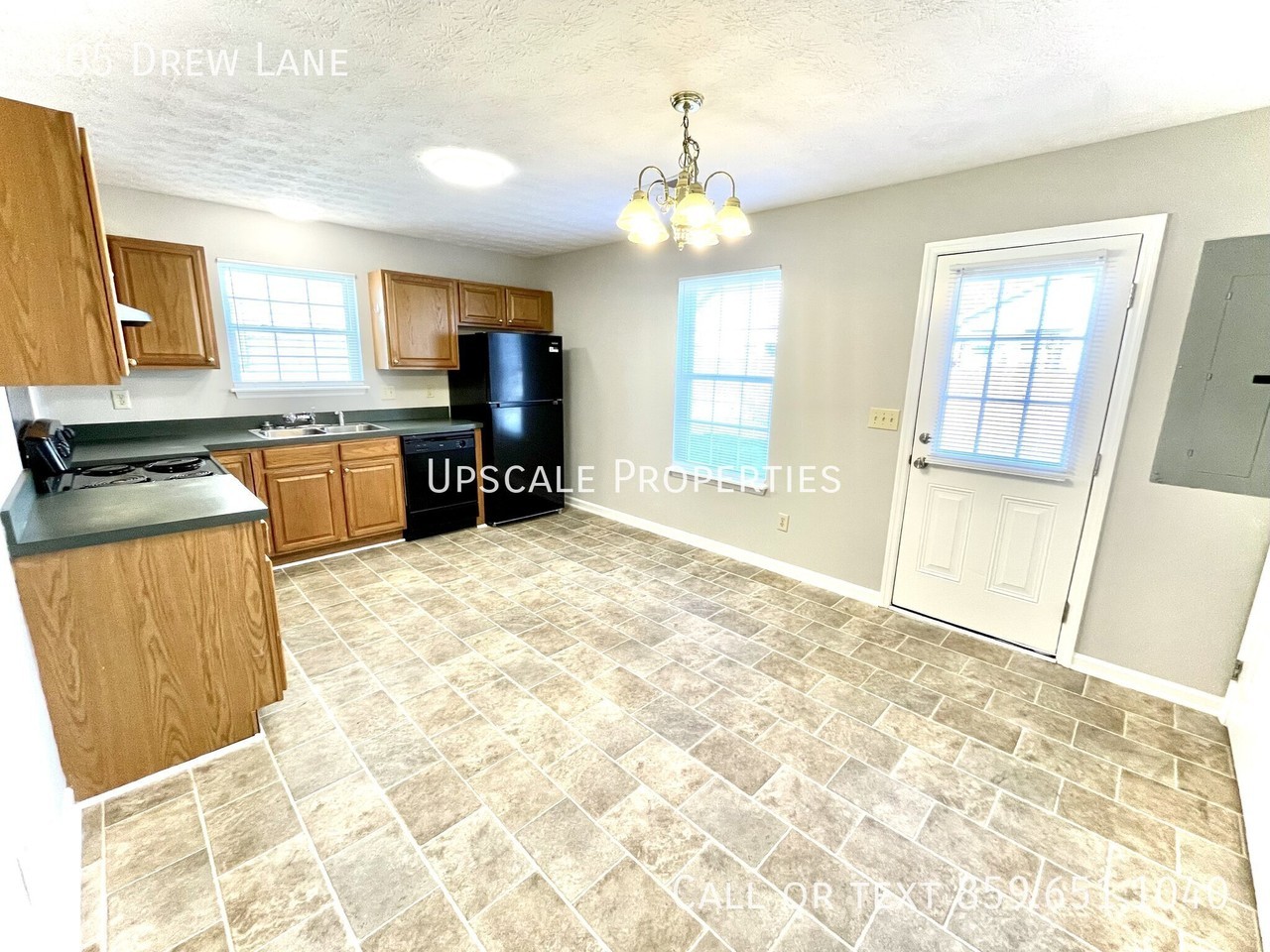 305 Drew Ln - Photo 4 of 12