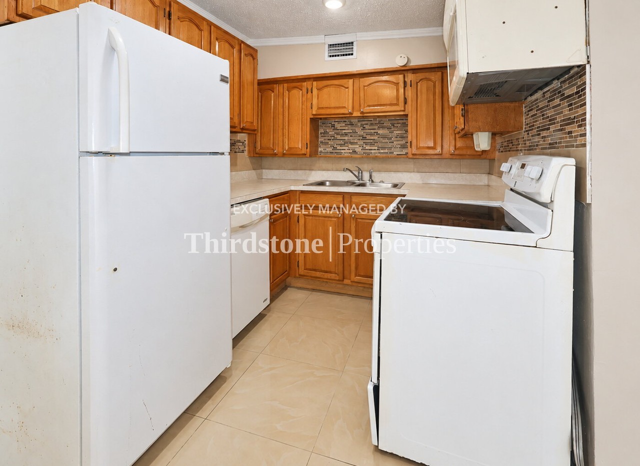 8115 Free Ave - Photo 4 of 27