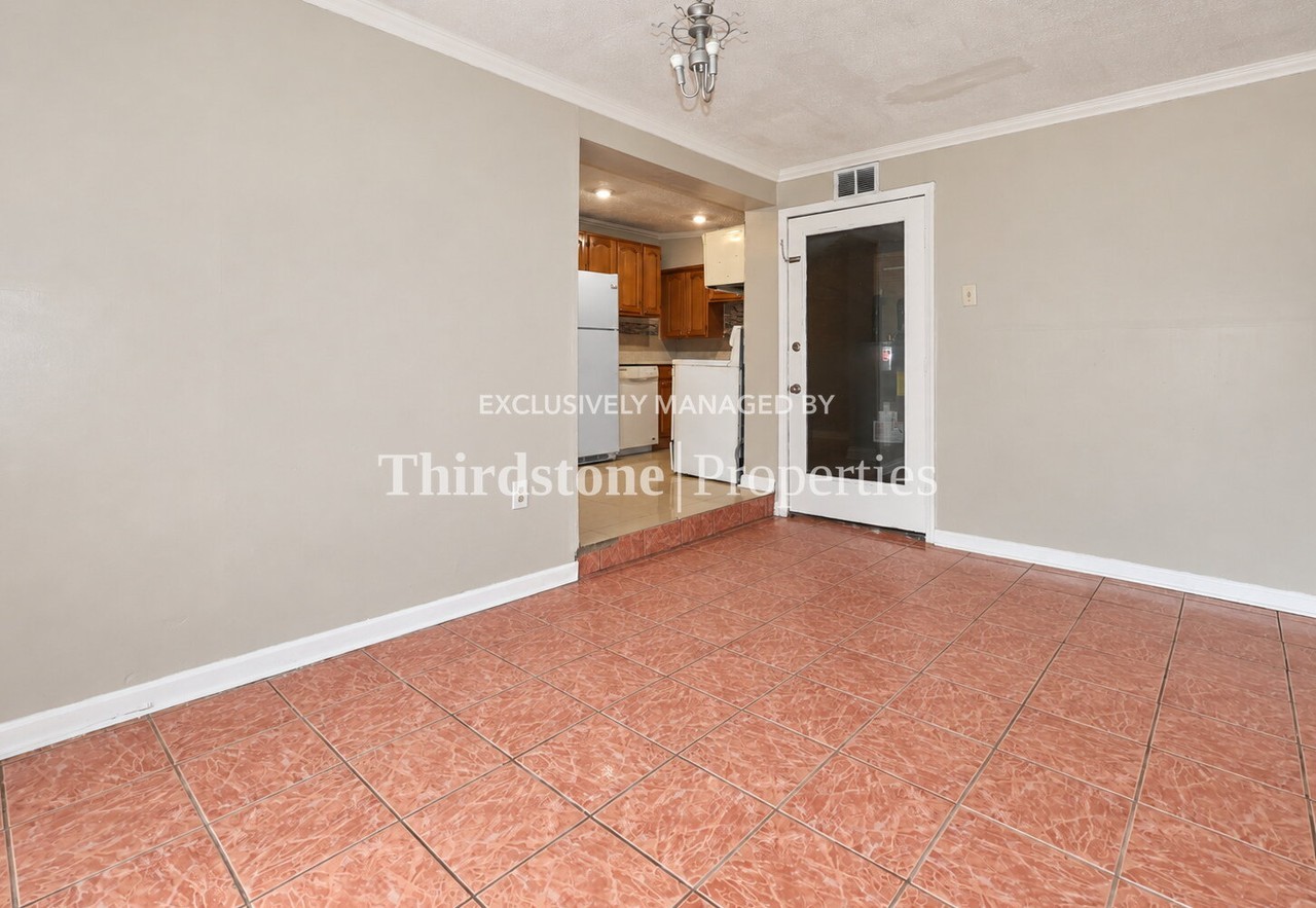 8115 Free Ave - Photo 7 of 27
