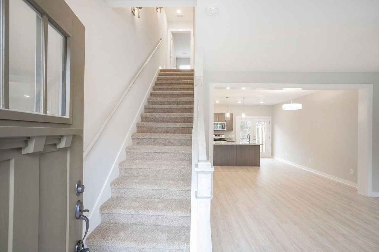 2418 Danilynn Dr - Photo 4 of 20