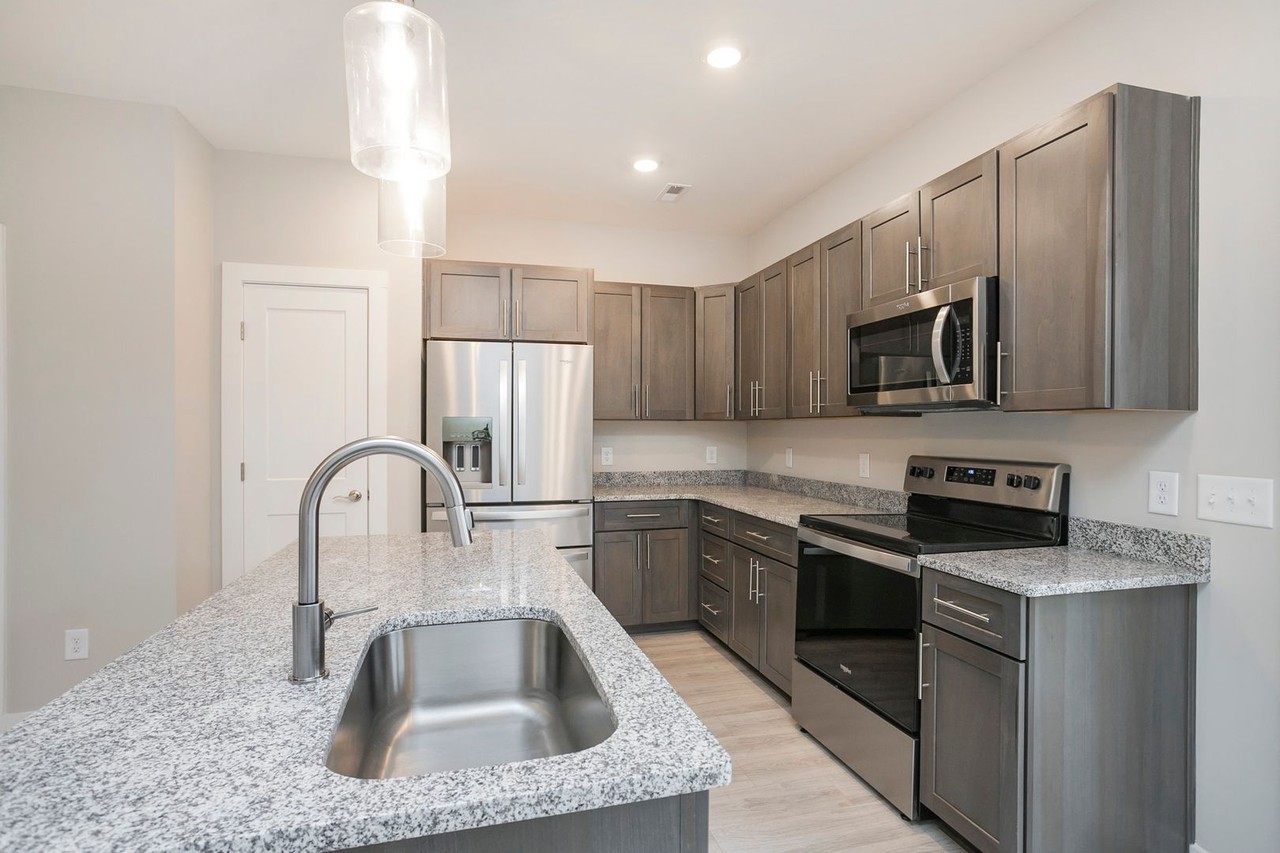 2418 Danilynn Dr - Photo 5 of 20
