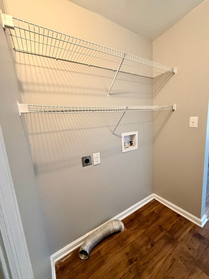 343 Tangley Way - Photo 3 of 16