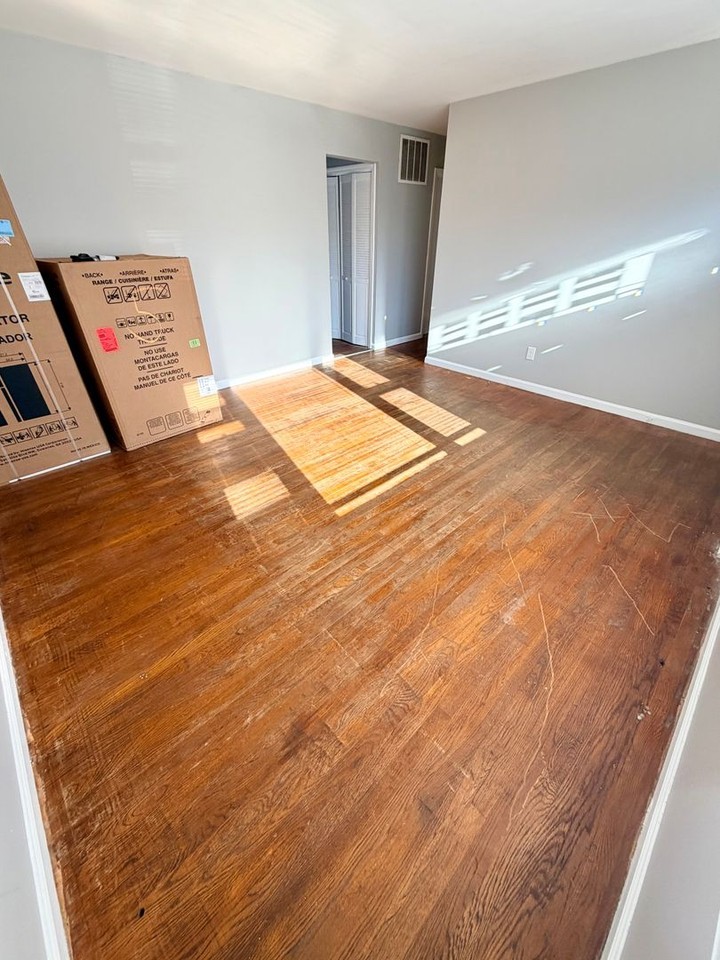 343 Tangley Way - Photo 4 of 16