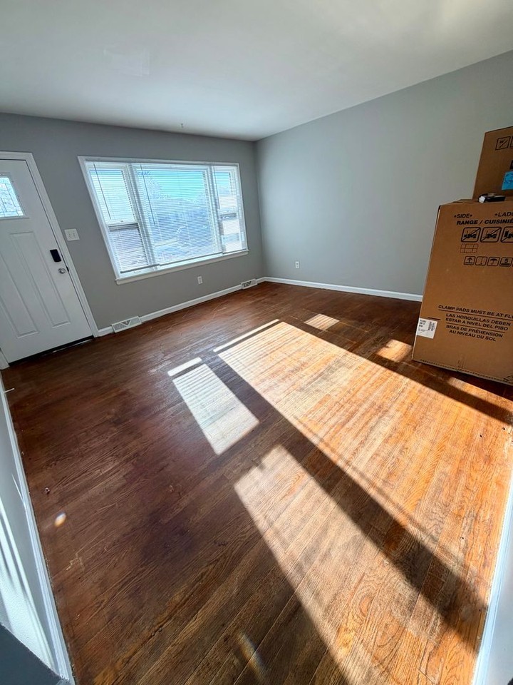 343 Tangley Way - Photo 5 of 16