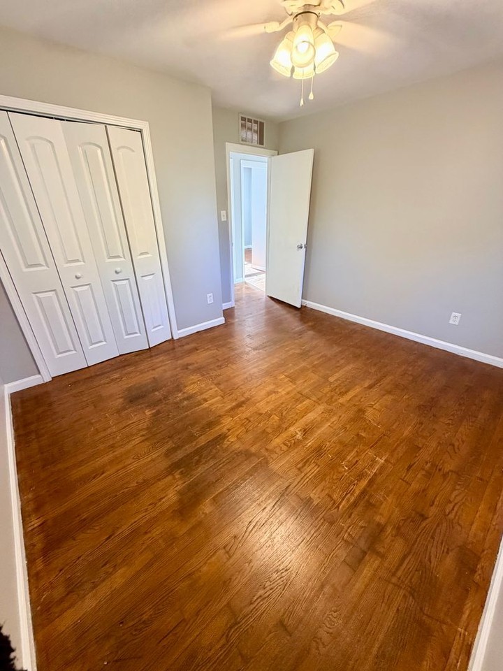 343 Tangley Way - Photo 6 of 16