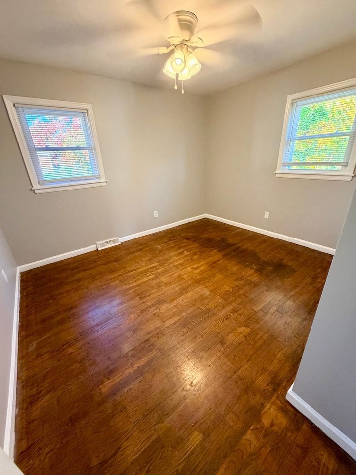 343 Tangley Way - Photo 7 of 16