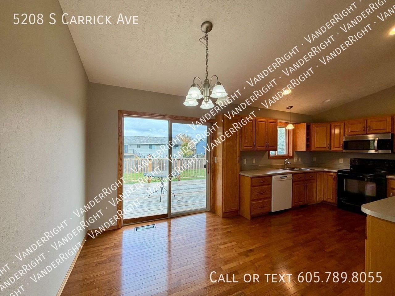 5208 S Carrick Ave - Photo 4 of 22