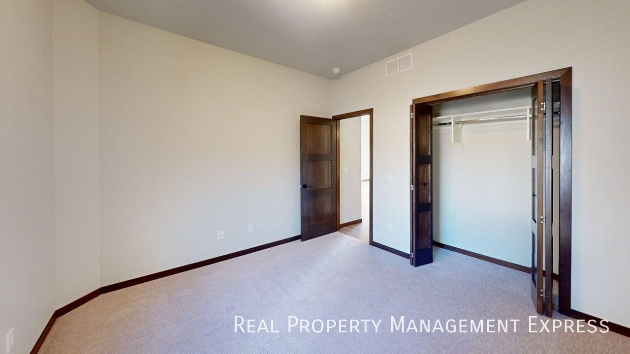 5405 S Huntwood Ave - Photo 3 of 14